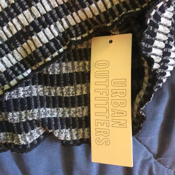 skin-tight crop - Picture 2 of 3